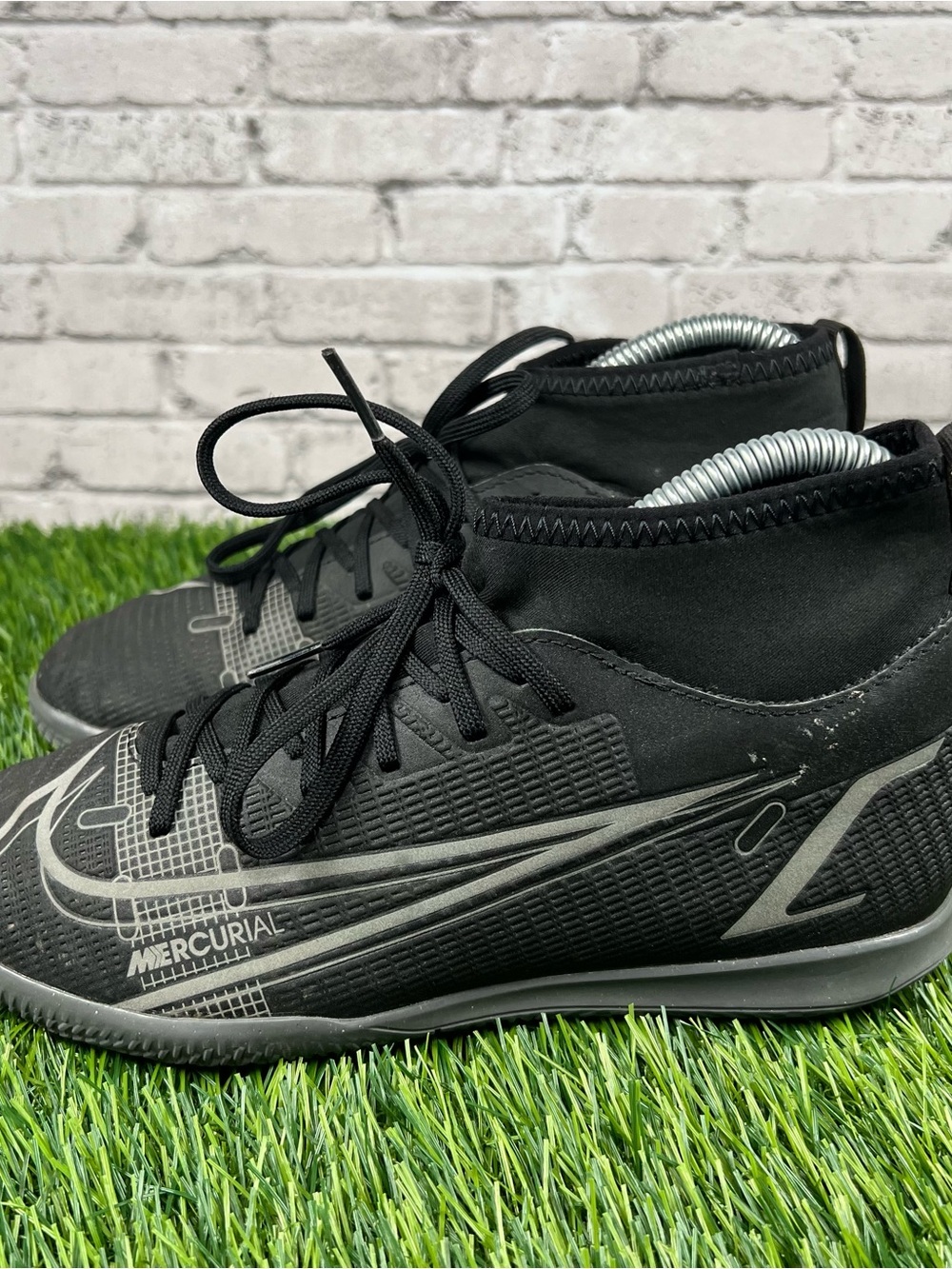 Nike Mercurial Superfly 8 Club IC sz 4.5Y